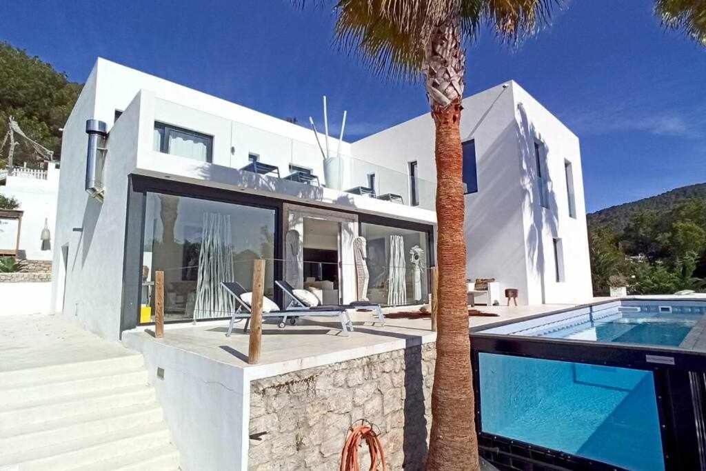 Villa Balinese Near The Outdoor Jacuzzi Cala Llonga (Ibiza)